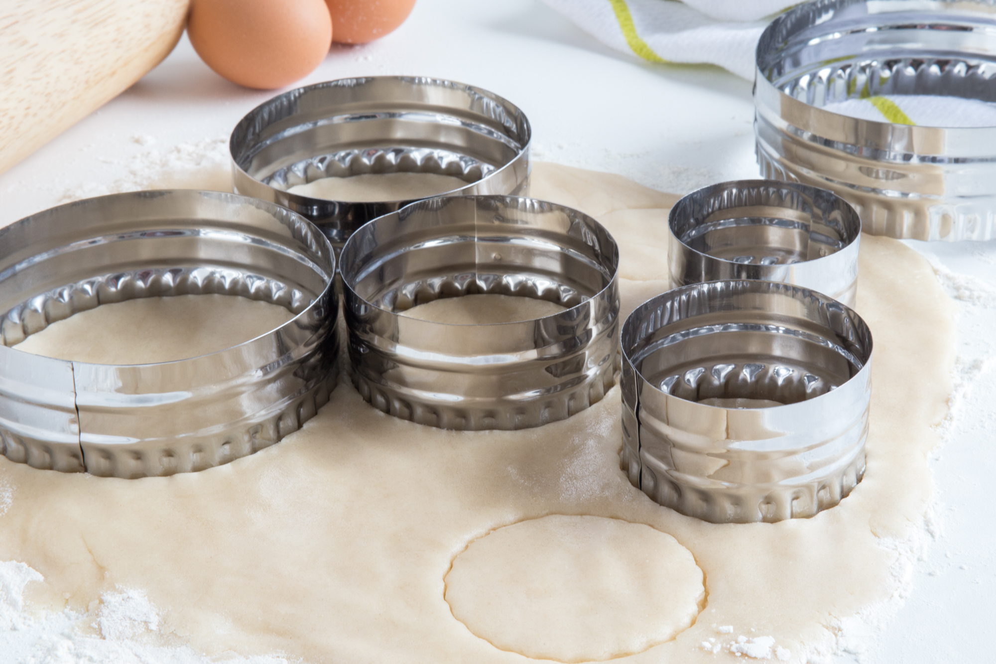 Fox Run 3691 6 Piece Plain And Crinkled Circle Cookie Cutter Set