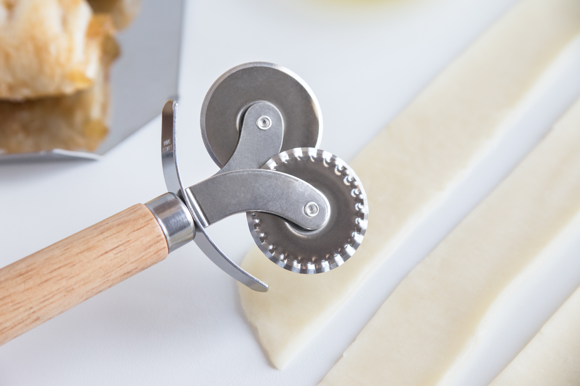 Fox Run 5542 Pastry Wheel Crimper-Cutter