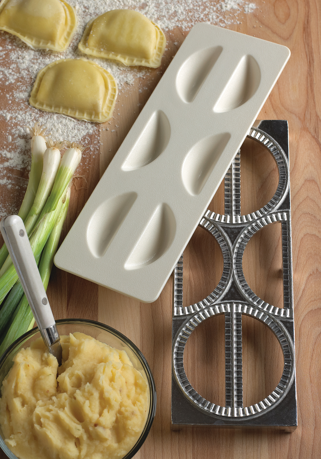 Fox Run 57664 Pierogi Maker Aluminium 6 Pierogi Capacity